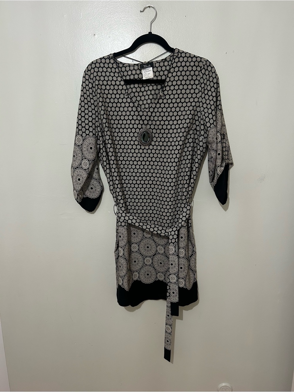 BALI | Black & Cream Printed Tunic w/Tie and Necklace at Neckline, Size 10